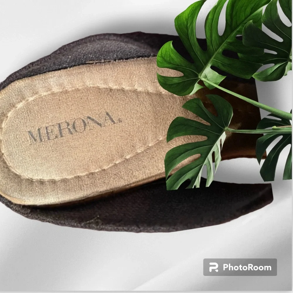 MERONA Cork Wedge Black Stretchy Upper W Grommet Detail Sandals slip Ons SZ 7.5